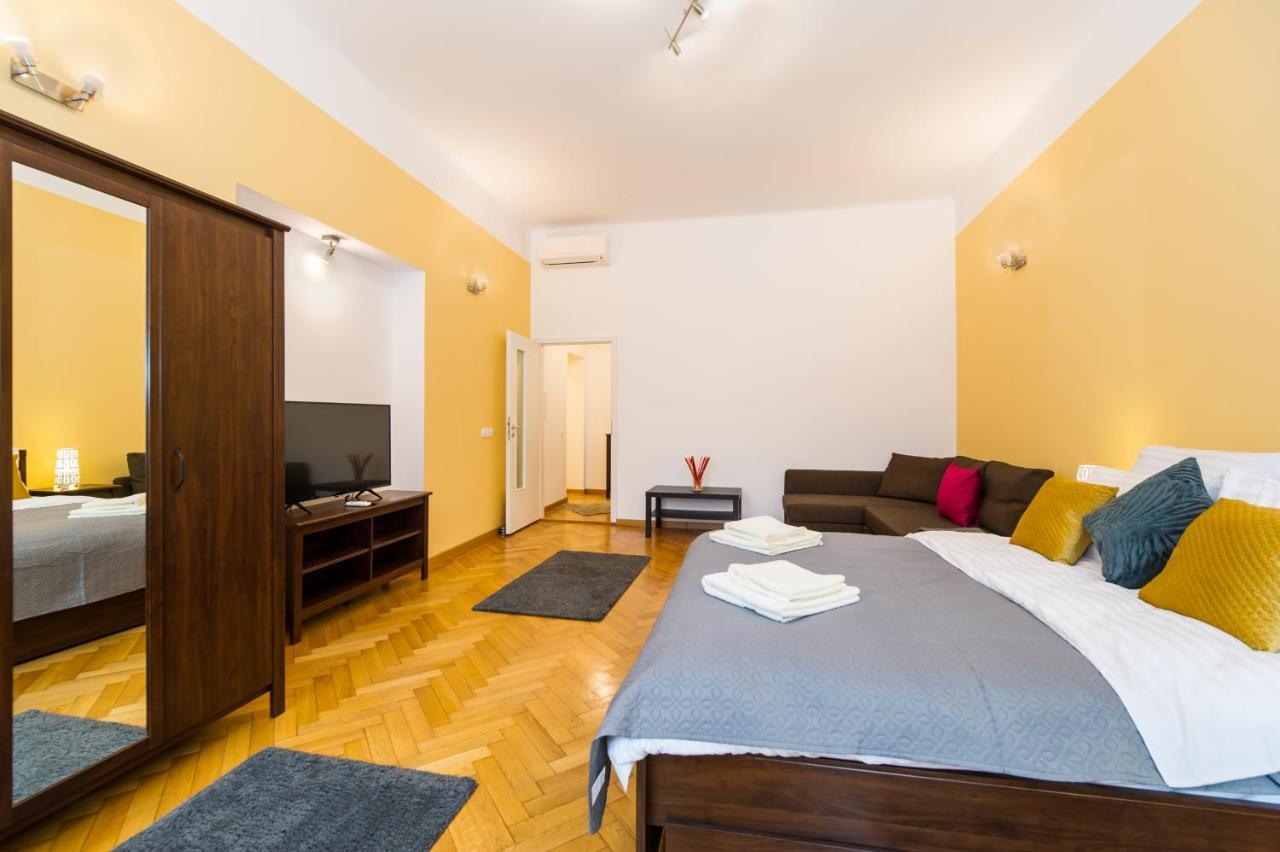 Council Square Estate Apartment *Bull'S Eye* Brašov Exteriér fotografie